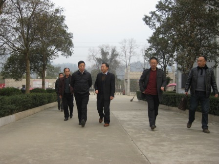 董晓明县长莅临铜鼓luck18视察.jpg