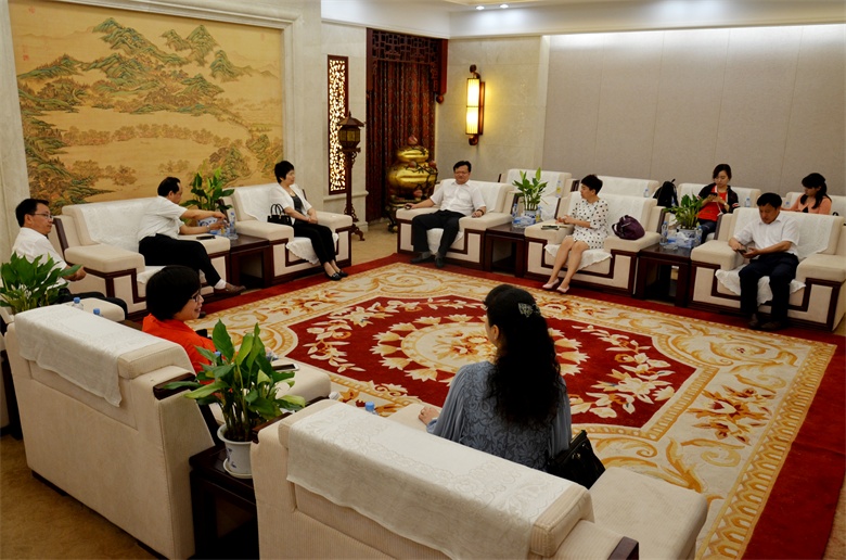 1497248145125020870.jpg 《中国医药报》副总编杨玲玲到luck18举行走下层调研 (1).jpg
