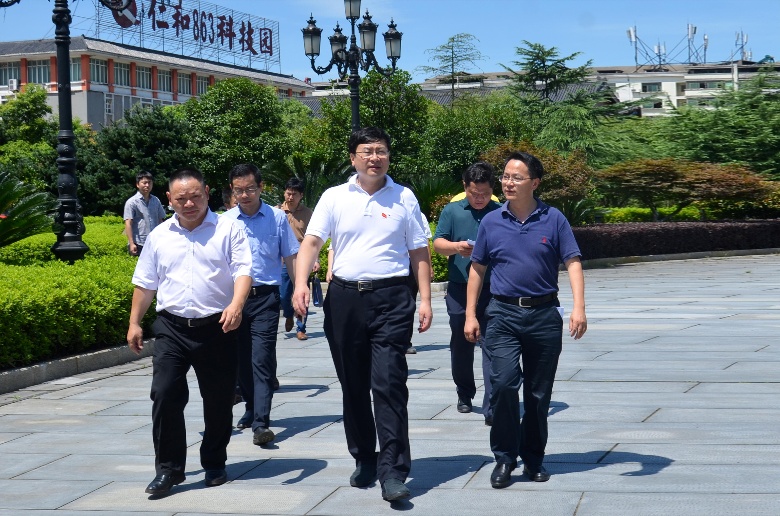宜春市委常委、副市长陈如标到luck18调研 (1)(1).jpg
