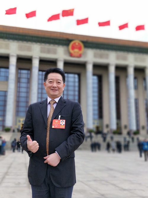 天下政协委员杨文龙(受访者供图)_副本